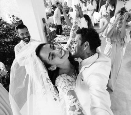 Joana Sanz and Dani Alves on their wedding day in 2017.